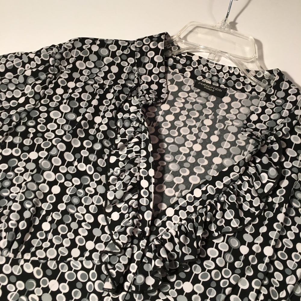 Perceptions Ruffle V Neck Top ~ 1X - Picture 5 of 8